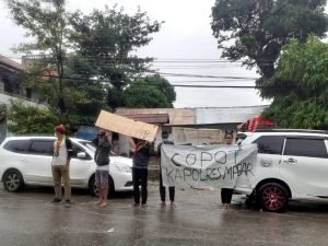 Kedatangan Kapolri di NTT, PMKRI Kupang Gelar Aksi Spontan di Depan Polda NTT