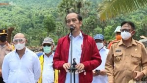 Presiden Joko Widodo Meninjau Lokasi Bencana di Lembata