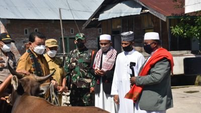 Sambut Idul Adha Wabup Manggarai Serahkan Hewan Kurban di Nanga Ramut