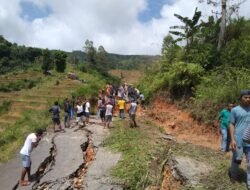 Ruas Jalan Menuju Ibukota Kecamatan Ndoso Putus Total