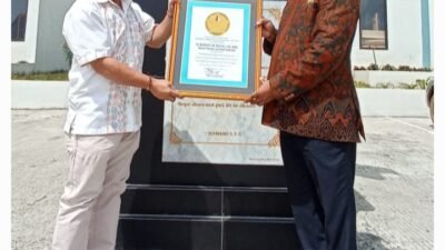 Dr. Mantovanny Tapung Dapat Penghargaan LEPRID