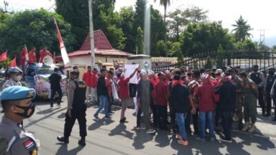 GMNI Desak Kejari Ende Usut Tuntas Kasus Dugaan Korupsi Pembangunan 4 Toilet Milik Dispar Ende