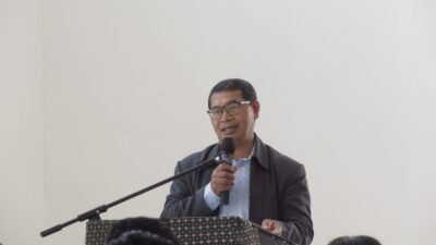 Membuka Kegiatan LKMM Unika Ruteng, Prof. Jhon Ajak Mahasiswa Meningkatkan Mutu Diri