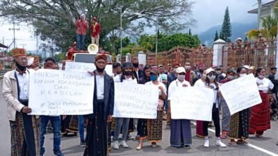 Aliansi Masyarakat Adat dan PMKRI Ruteng Demo Copot Kajari Manggarai, Bebaskan BAM dan GJ