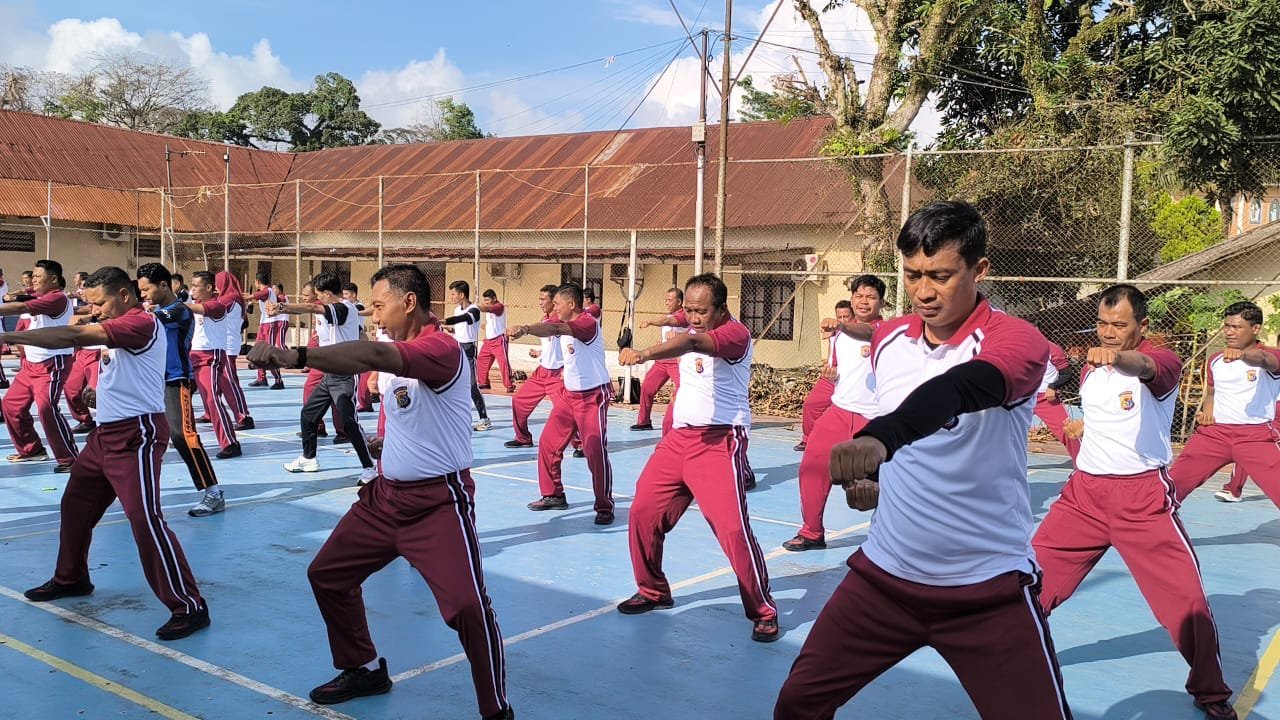 Polres Sumba Barat Gelar Olahraga Jaga Kebugaran dan Latihan Beladiri