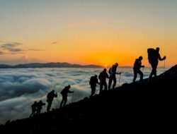 Tips Mendaki Gunung di Musim Hujan: Jaga Keamanan dan Kenyamanan dengan Cara Ini