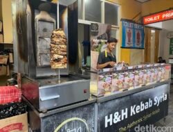 Rasa dan Nikmat Bikin Ketagihan, Kebab Suriah Dengan Saus Bawang di Wisatakan Sunan Ampel Surabaya